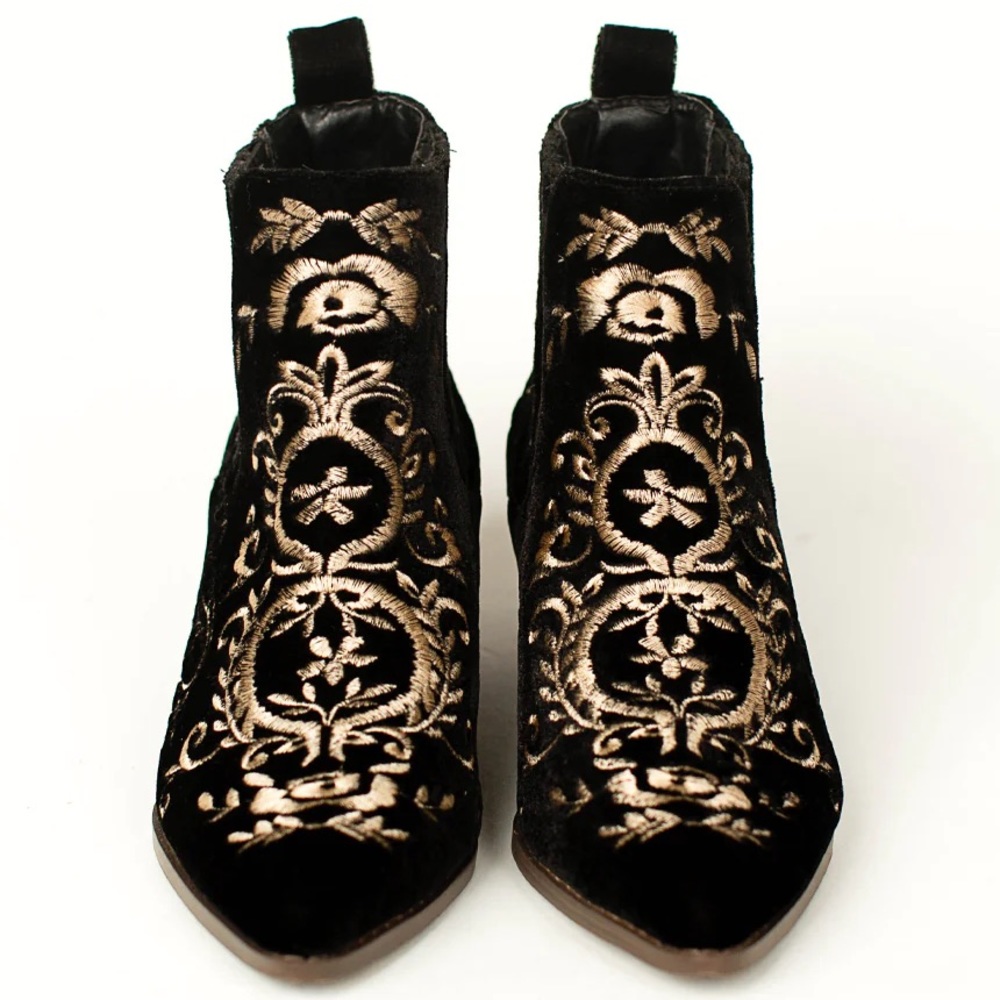 Chelsea boot in black